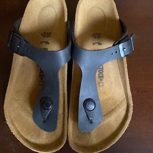 Kids sandals barely worn